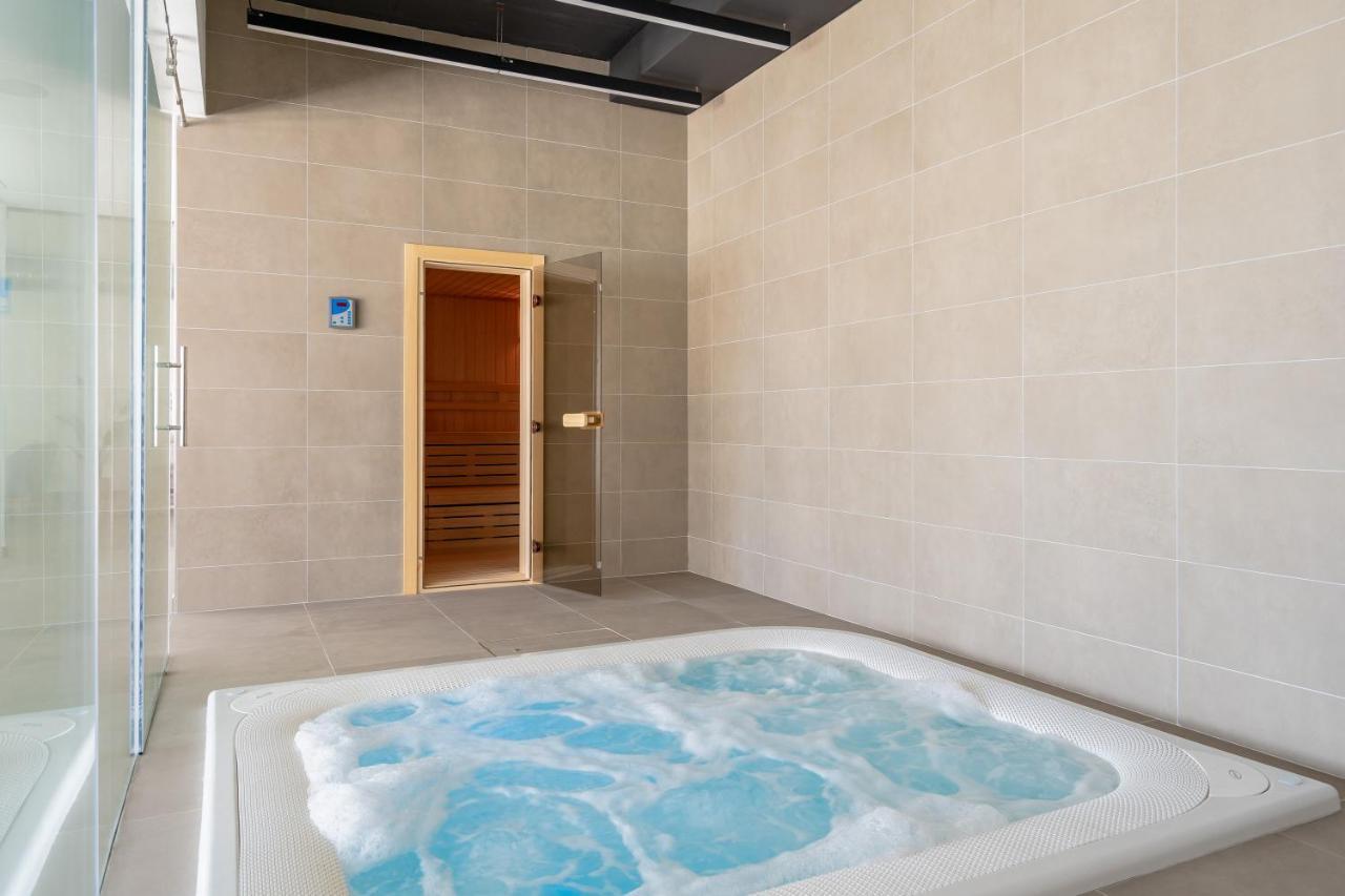 Cosy And Centrally Located Apartment In Estepona Luaran gambar